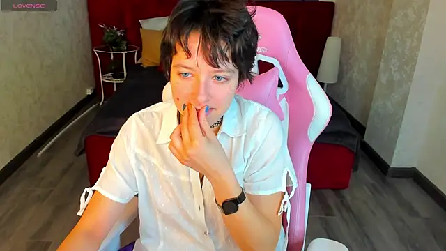 Sara Frayer online show from October 9, 1:32 am