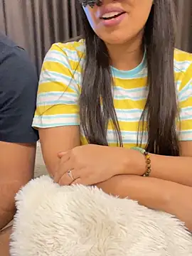 vickyandtania online show from February 21, 5:13 pm