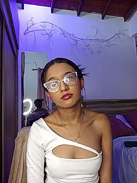 luna valen online show from July 17, 9:40 pm