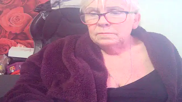 Playful MILF Demi online show from April 15, 7:58 pm