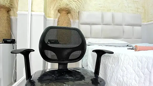 ScarletEvanss  online show from February 26, 11:20 am