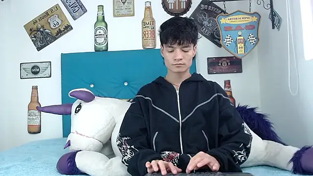 alex russo   online show from March 20, 8:47 pm