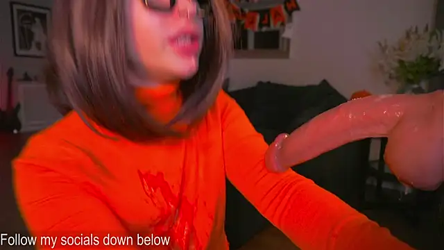 karolineneuer  online show from October 27, 3:46 am