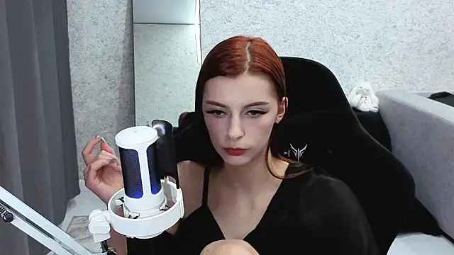 kitti sweett online show from October 5, 6:24 pm