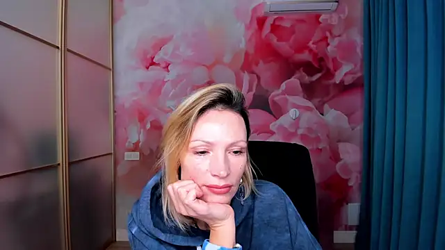 AlinaMoor online show from December 20, 12:42 pm