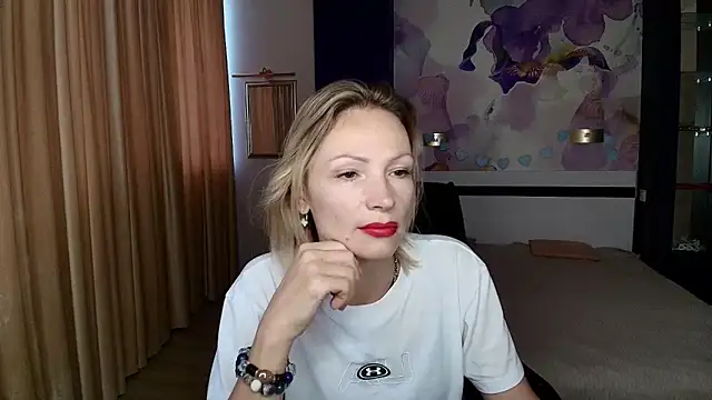 AlinaMoor online show from October 18, 5:54 am