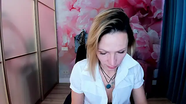 AlinaMoor online show from January 14, 6:51 am