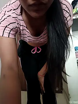 anshika0124 online show from October 13, 4:48 am