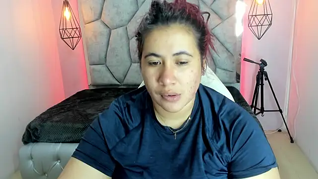 Addyy 02 online show from June 3, 12:39 pm