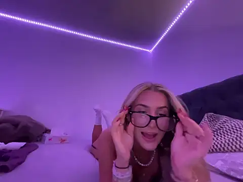 goddesemiiyy online show from December 20, 8:13 pm