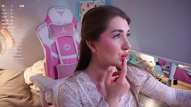 LureOfEva online show from March 6, 8:48 pm