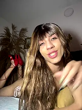 SiaraRealist online show from December 15, 12:27 am