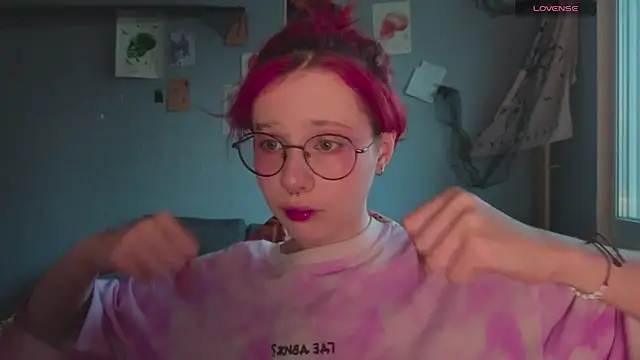 RubiReynnn online show from October 7, 3:05 pm