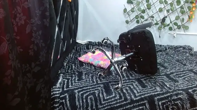 Melani ebony online show from April 6, 1:23 pm