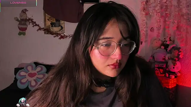 Emilycollei online show from December 23, 4:27 am