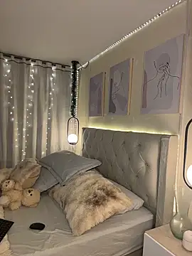 Chloe Celeste online show from December 18, 3:22 am