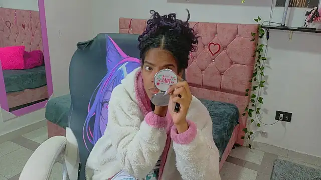 thianahorny online show from April 1, 1:41 pm