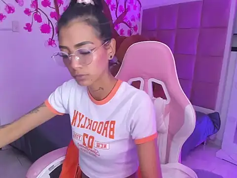 KarlaSlutSkinny   online show from February 26, 9:36 pm