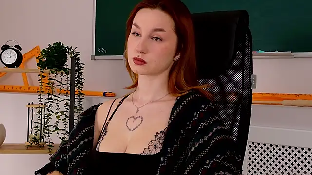 ClaireMathis online show from November 17, 4:08 pm