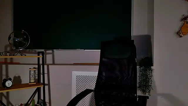 ClaireMathis online show from April 24, 2:53 pm