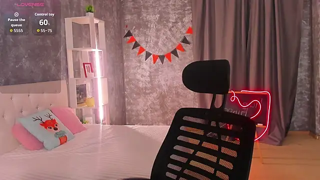 scent  of woman online show from January 12, 1:55 am