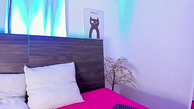 Brianna Maya online show from April 2, 8:50 pm