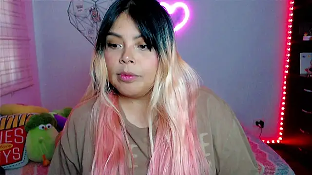 EllieMoonX online show from February 9, 10:45 pm