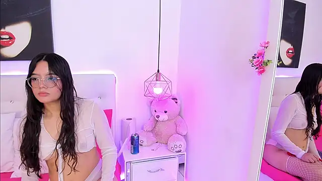 Nara Pink online show from November 3, 8:35 pm