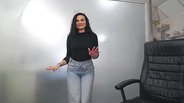 YaraXCox online show from April 13, 8:04 am