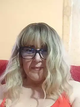 Amelialove42 online show from May 17, 2:49 pm