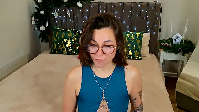 EdenSolis online show from December 21, 9:35 am