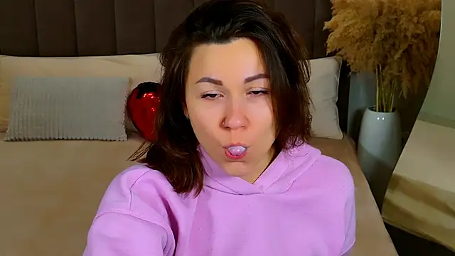 EdenSolis online show from April 24, 9:34 am