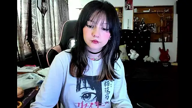 Maki Zein  online show from February 19, 9:57 pm