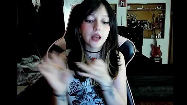 Maki Zein  online show from March 5, 11:00 pm