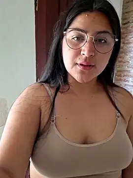 morenalatinaa online show from May 5, 6:33 pm