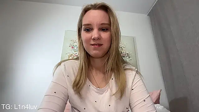 AIicaparkerc online show from April 6, 5:14 pm