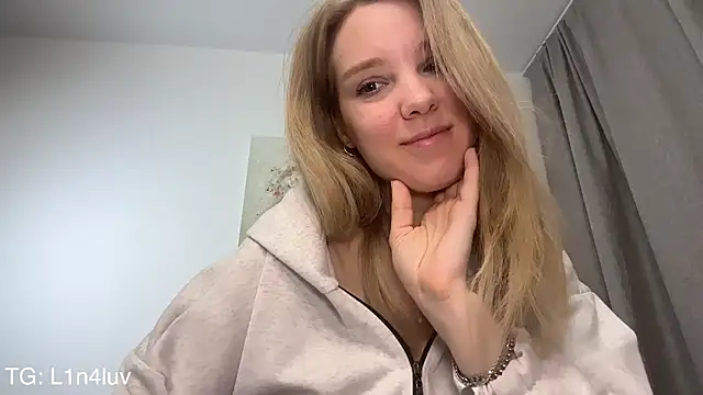 AIicaparkerc online show from March 31, 1:16 am