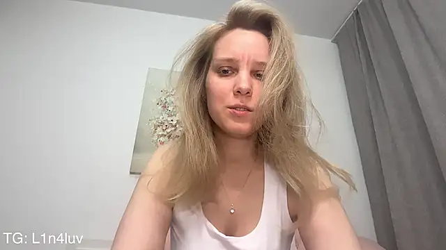 AIicaparkerc online show from April 19, 6:21 pm