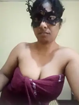 Expose Queen online show from December 16, 5:35 am