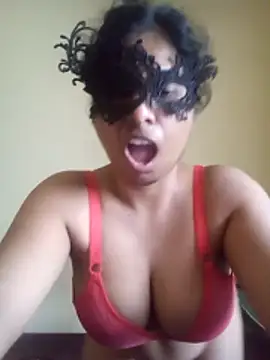 Expose Queen online show from December 17, 7:23 am