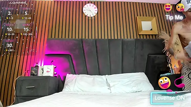 DerryAndIzzy online show from December 20, 6:06 am