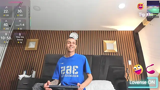 DerryAndIzzy online show from November 12, 4:10 am