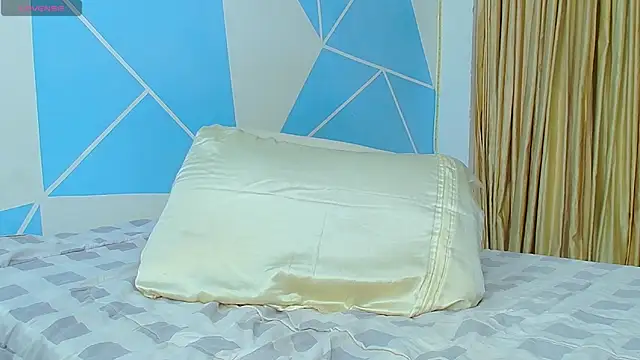 isabellaqueens online show from April 18, 12:35 am