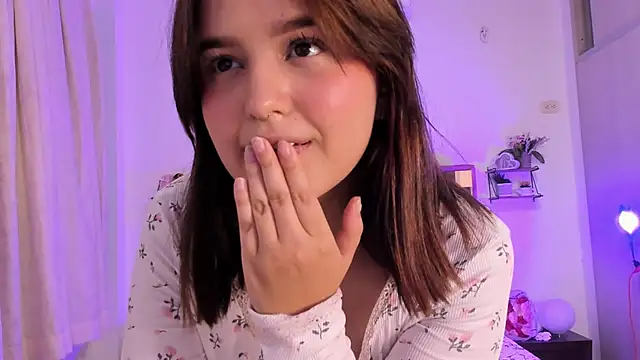 MIACUTEE  online show from March 11, 8:33 pm