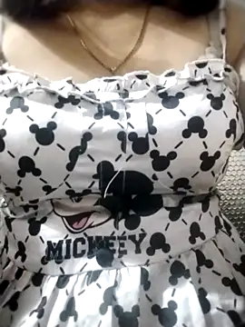 YiyinLy online show from October 23, 7:47 am