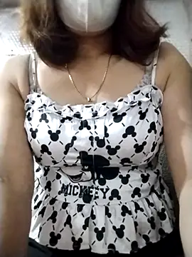 YiyinLy online show from October 14, 2:30 pm