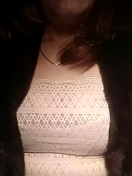 YiyinLy online show from December 13, 9:32 pm