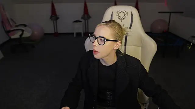 Jessica start online show from December 15, 11:15 am