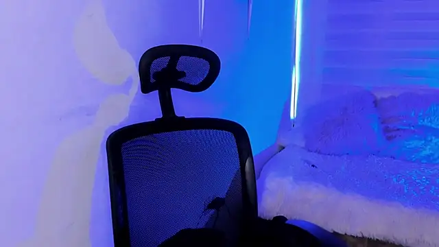 Emily Lindey online show from January 12, 3:45 am