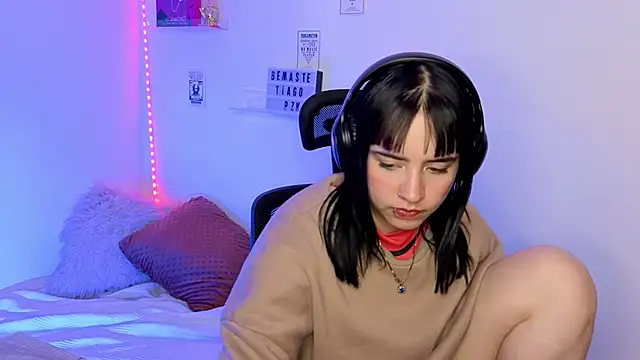 Emily Lindey online show from March 27, 8:26 am